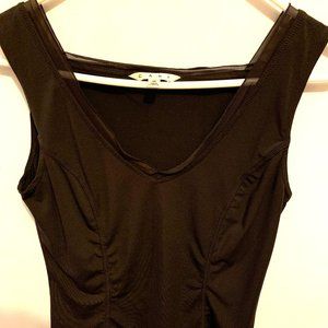 Black mid-rise tank top with fitted princess seams & sheer trim (Size M)